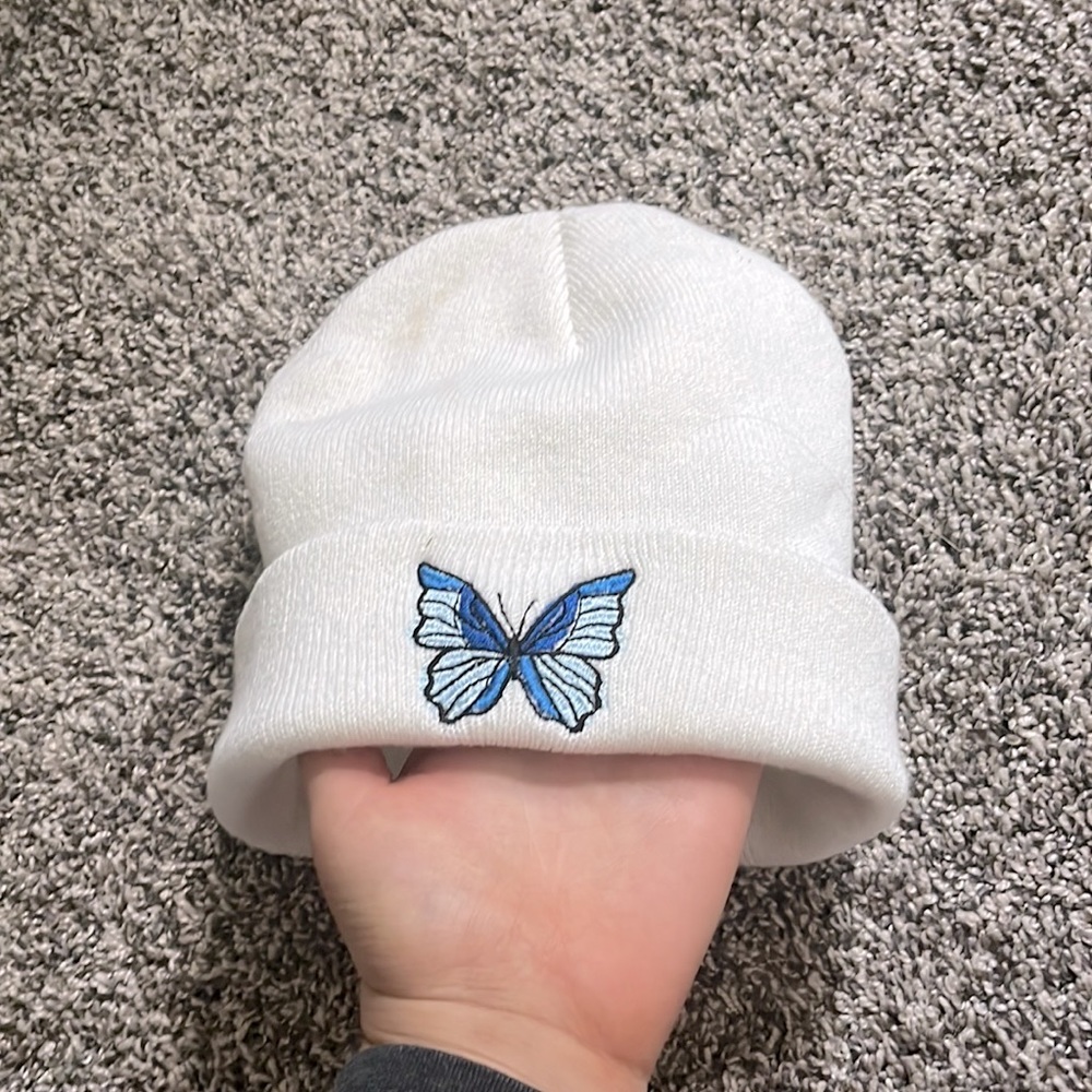 Very cute white beanie with a blue butterfly